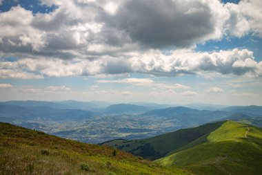 Yazın Karpatlar 'da dağ manzarası, Ukrayna