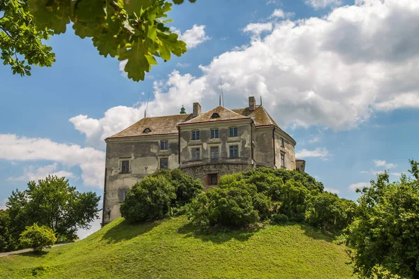 Castello Sulla Collina Estate — Foto Stock