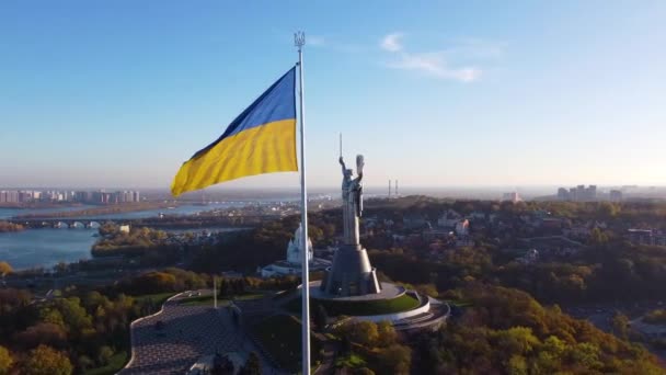 Volare Sopra Statua Della Madre Patria — Video Stock