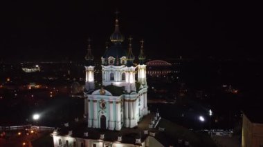 Gece Kiev ve mimarisi