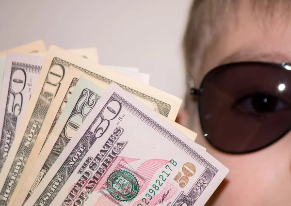 Dollars and sunglasses — Stockfoto