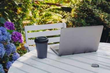 Bahçe konsepti üzerinde çalışıyorum. Uzak çalışma.