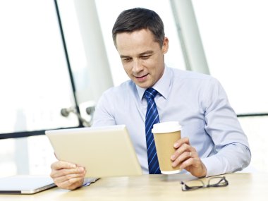 tablet kullanma office iş kişi