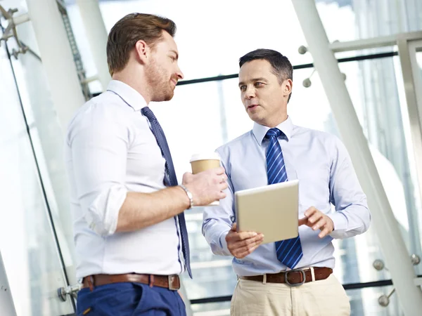 Businessmen talking in office — Stock Photo, Image