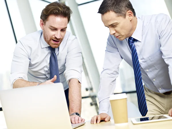 Office people talking about business — Stock Photo, Image