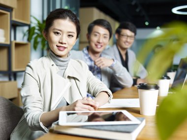 Genç Asya iş takım portresi