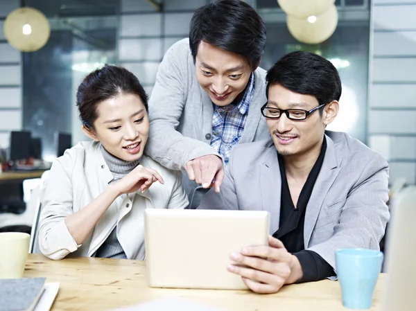 Young asian business team working together in office — Stock Photo, Image