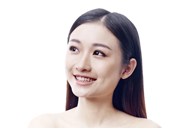 Retrato de una mujer asiática feliz — Foto de Stock