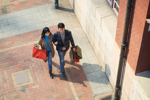High Angle View Young Asian Couple Walking Chatting Street Shopping — Stock Photo, Image