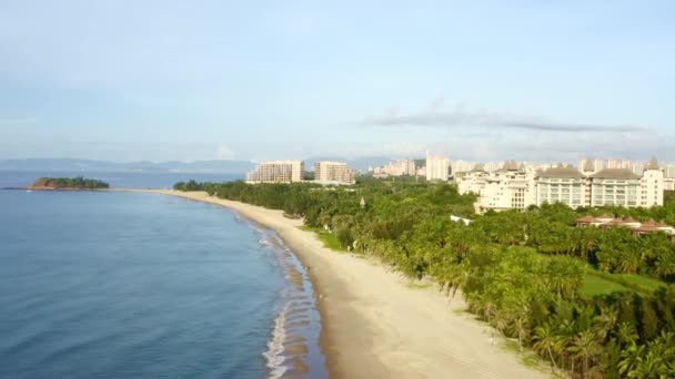 Drone Tiro Uma Área Residencial Luxo Pelo Mar Sanya Hainan — Vídeo de Stock