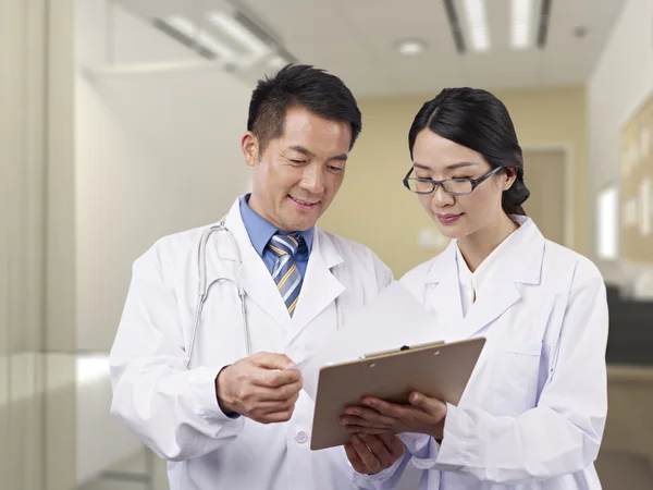 Asian medical professionals — Stock Photo, Image