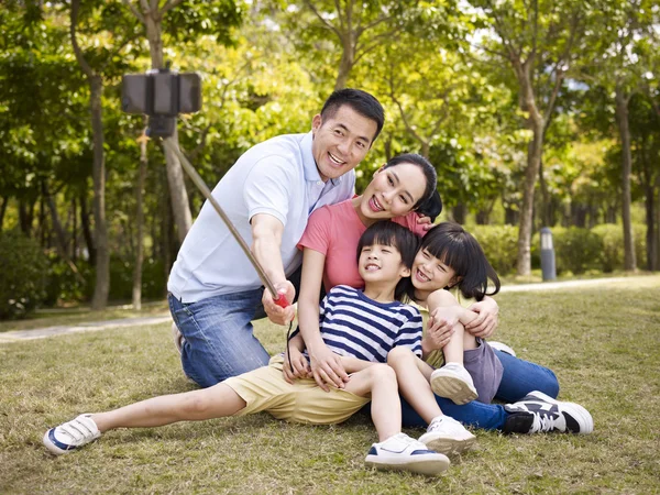 Familjeselfie — Stockfoto