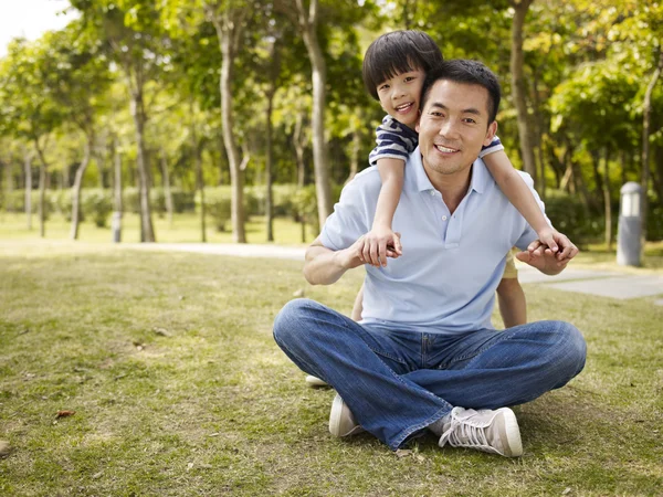 Asian father and son having fun in park — Stock Photo, Image