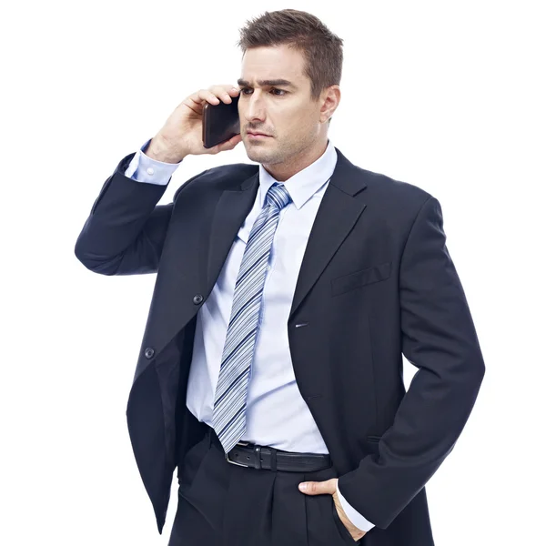 Kaukasische zakenman praten op mobiele telefoon — Stockfoto