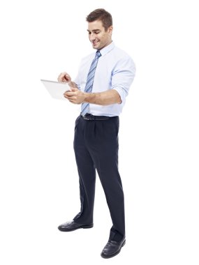 Beyaz işadamı tablet bilgisayar kullanarak