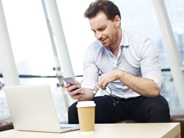 iş kişi cep telefonu mesajları metin okuma