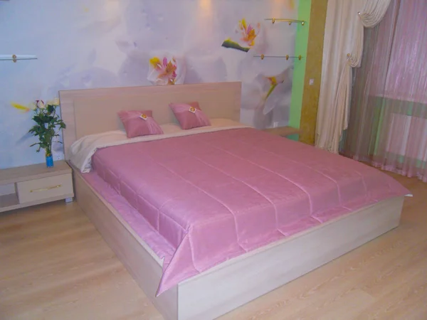 Hermoso Dormitorio Con Manta Textil —  Fotos de Stock