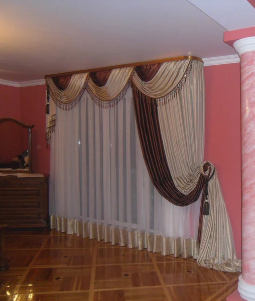 室内の美しいチュールとカーテンは — ストック写真