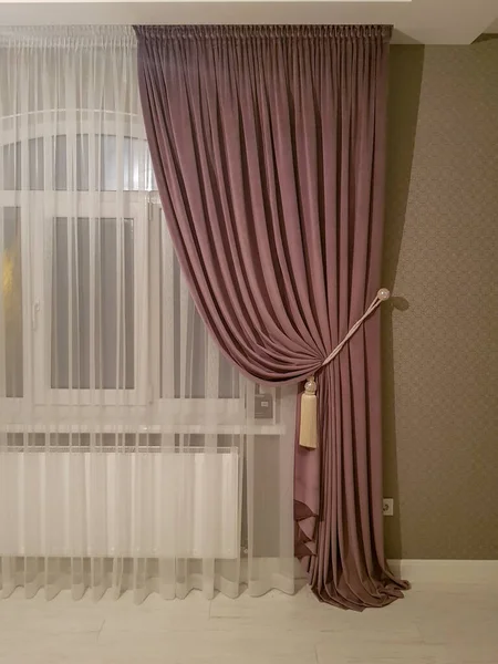 Dekorasi Jendela Yang Indah Dengan Tirai Dan Tulle — Stok Foto