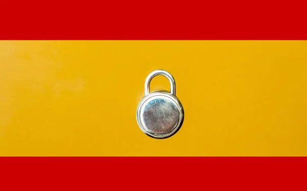 Conceito Segundo Bloqueio Espanha Bloqueio Real Colocado Topo Bandeira Espanha — Fotografia de Stock