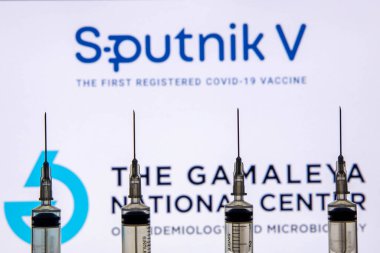 Katmandu, Nepal - 03 Ocak 2021: Sputnik V Gamaleya logosuna karşı bir şırınganın kapatılması