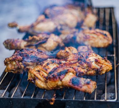 Lezzetli Dumanlı Izgara Barbekü 'yü hazırlıyorum..