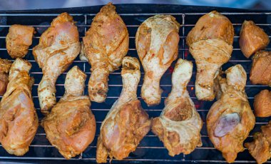 Lezzetli Dumanlı Izgara Barbekü 'yü hazırlıyorum..