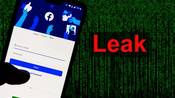 Katmandu, Nepal - 4 Nisan 2021: Kırmızı ve Matrix tarzı yeşil arkaplan içeren Facebook Uygulaması genel sızıntı metni. 533 Milyon Facebook Kullanıcısının kişisel bilgileri 4 Nisan 2021 Cumartesi günü internete sızdırıldı.