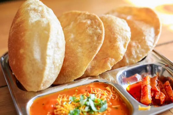 Puri Sabji Poori Sabzi Lanche Indiano Pão Frito Indiano Servido — Fotografia de Stock