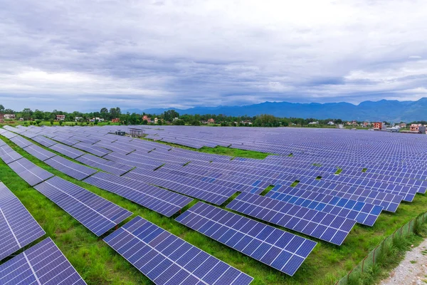 Ряди Фотоелектричних Панелей Сонячній Фермі Непалі — стокове фото
