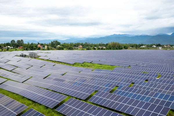 Rijen Van Fotovoltaïsche Panelen Een Zonneboerderij Nepal — Stockfoto