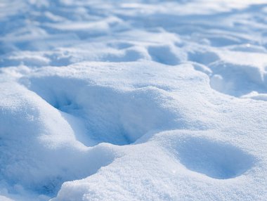 Taze beyaz kar dokusunun yatay arkaplanı