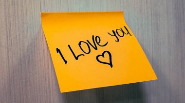 Yapışkan bir notta el yazısıyla 