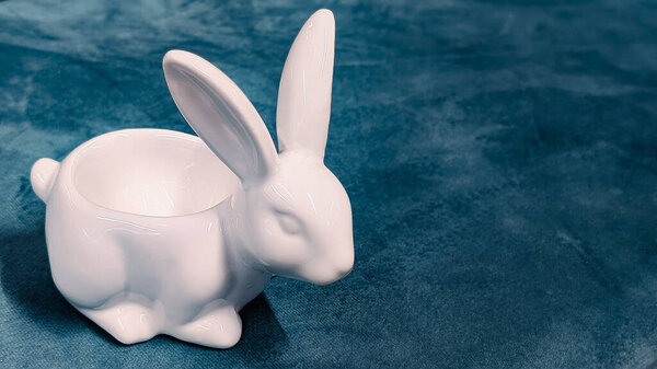 Минималистская белая керамическая фигурка зайца для украшения дома на Пасху