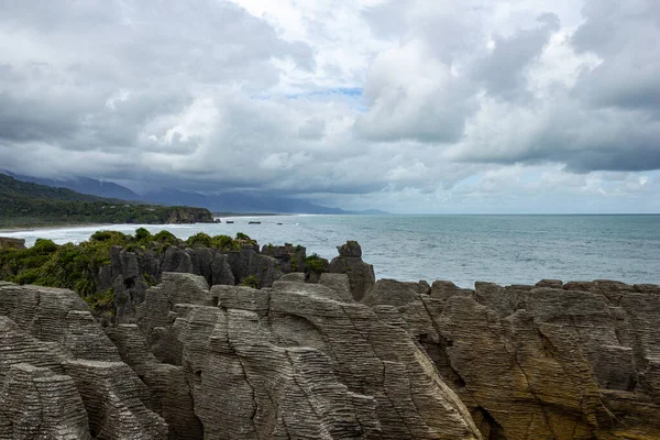 Panqueque Rocas en Punakaiki visto desde el mirador, Costa Oeste, Isla Sur, Nueva Zelanda — Foto de Stock