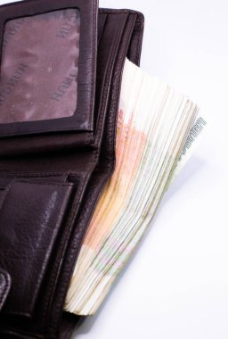 Cüzdanındaki para 5,000 ruble.
