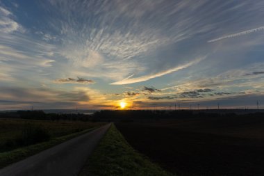 Renkli sonbahar renklerine sahip manzara