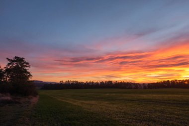 Güzel sonbahar havasında manzara