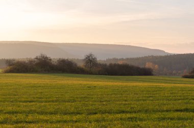 Güzel sonbahar havasında manzara