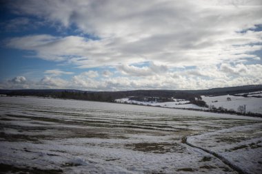 Thüringen 'de karlı kış manzarası