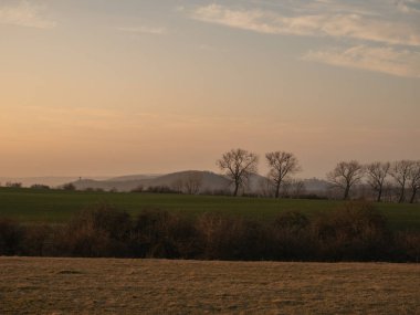 Üç Eşitliğin Manzarası