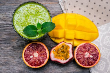 tropikal meyve smoothies