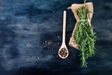 Taze biberiye, baharatlar