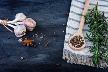 Taze biberiye, baharatlar