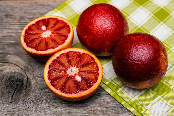 Naranjas sicilianas rojas en rodajas —  Fotos de Stock