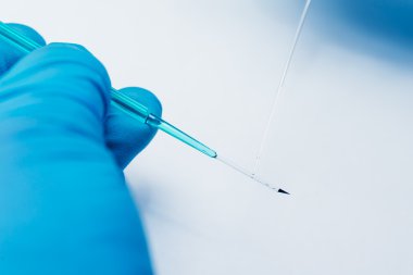 in vitro fertilizasyon süreci yakın çekim.