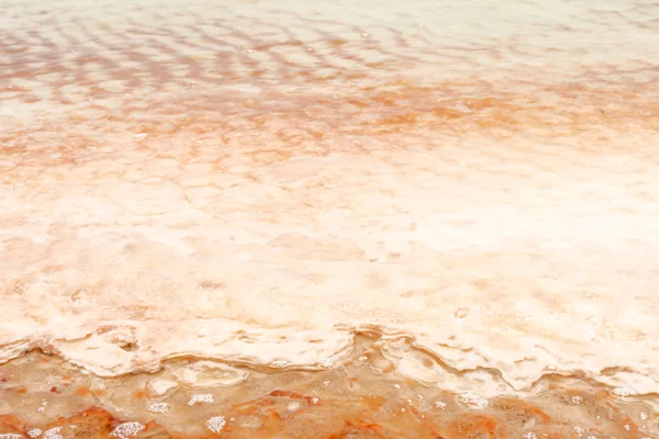Zoutkristallen op de kust van de dode zee, Jordanië — Stockfoto