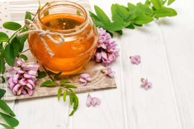 Akasya bal ve çiçekler 