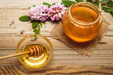 Akasya bal ve çiçekler 