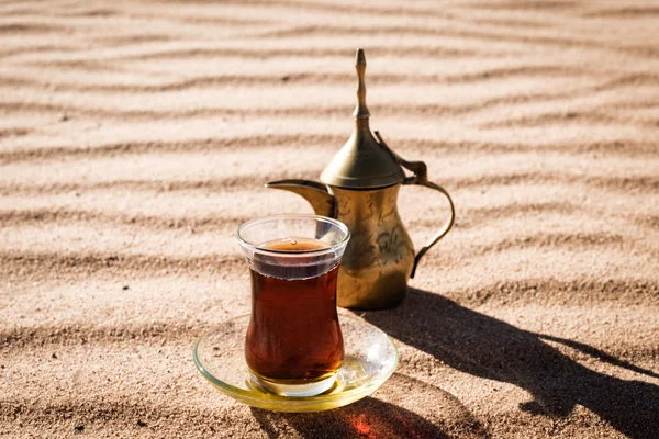 Té árabe en el desierto —  Fotos de Stock